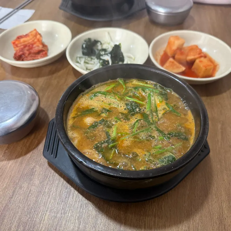 추어탕과 밑반찬