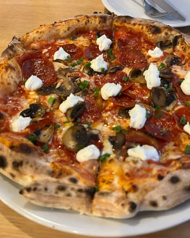 페퍼로니 버섯 피자