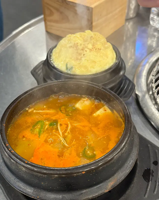 서비스로 제공되는 된장찌개와 계란찜
