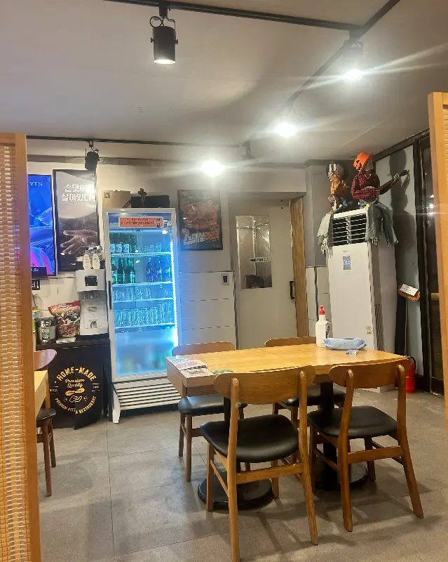 미스터피자 화천사내점의 깔끔한 인테리어