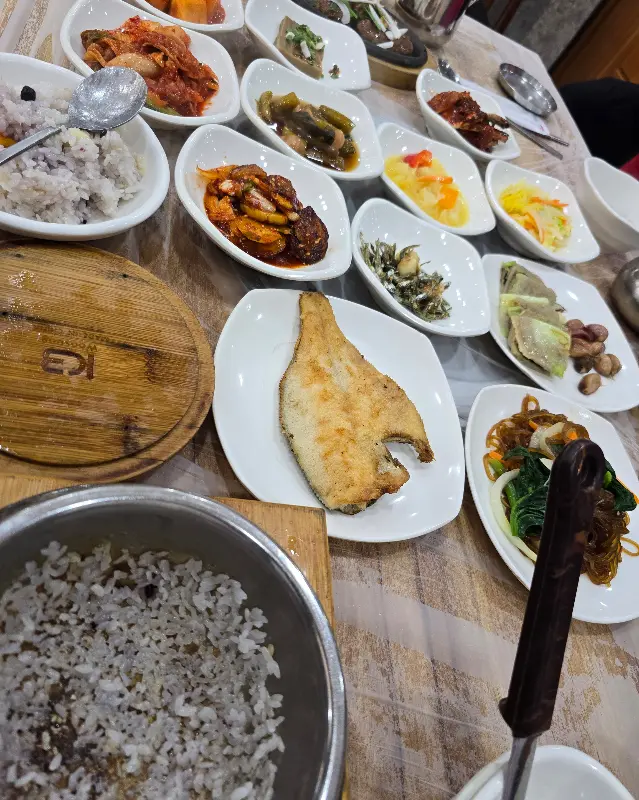 정갈하게 차려진 밑반찬