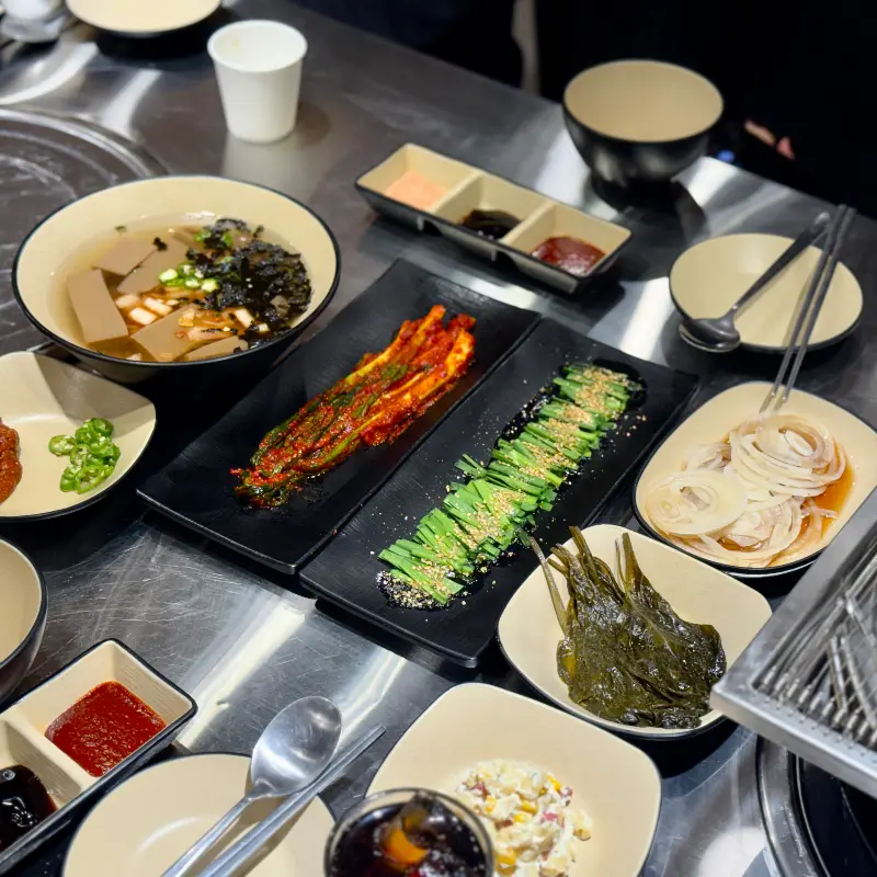 다양하고 맛깔스러운 밑반찬