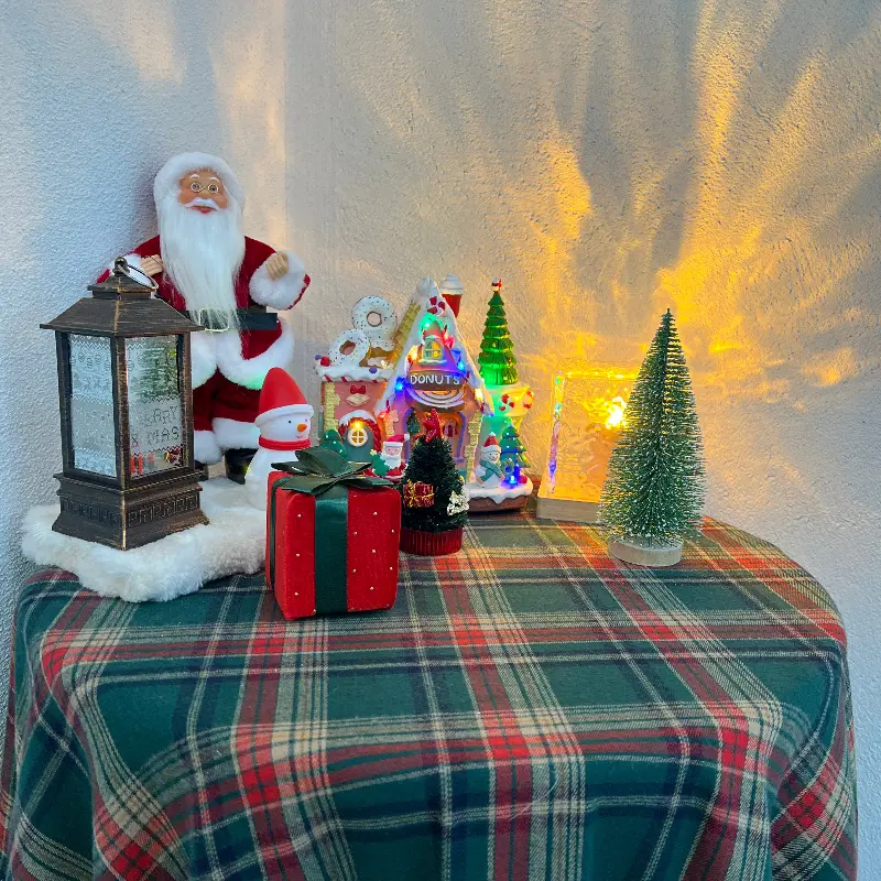 테이블 위에 놓인 음료와 디저트