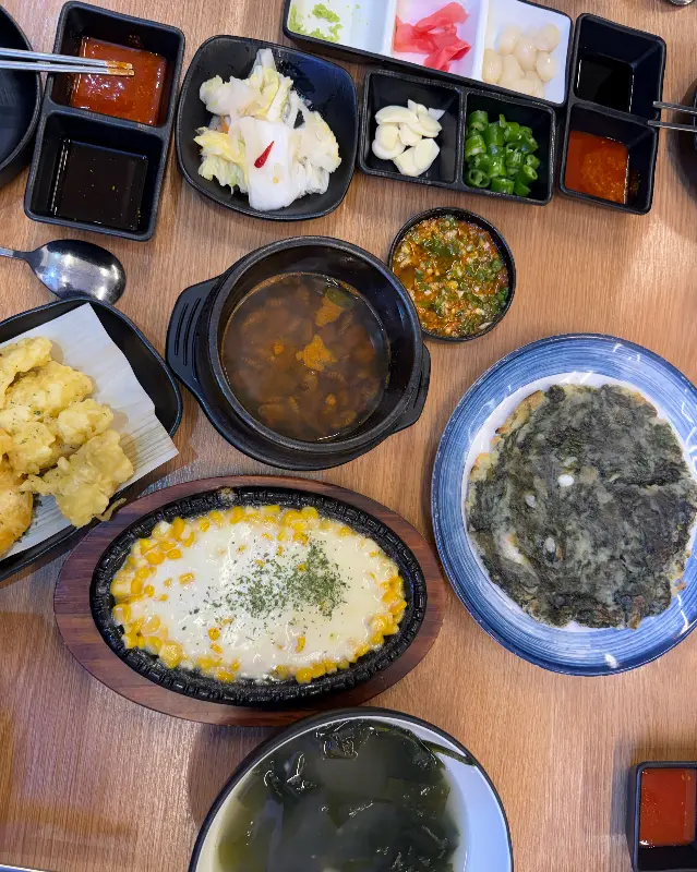 활어회와 환상적인 조화를 이루는 해산물