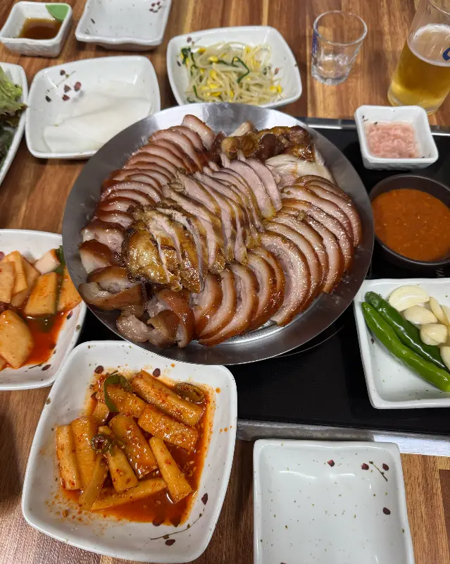 푸짐한 족발 한 상