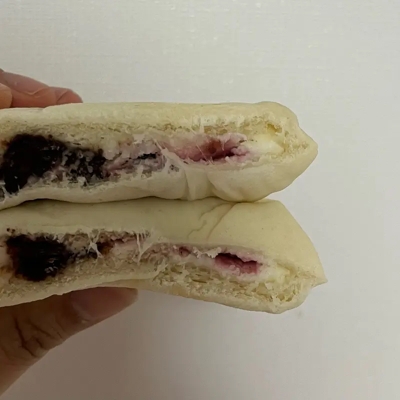 딸기 크림치즈 빵