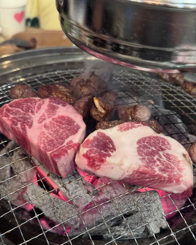 숯불에 구워지는 이베리코