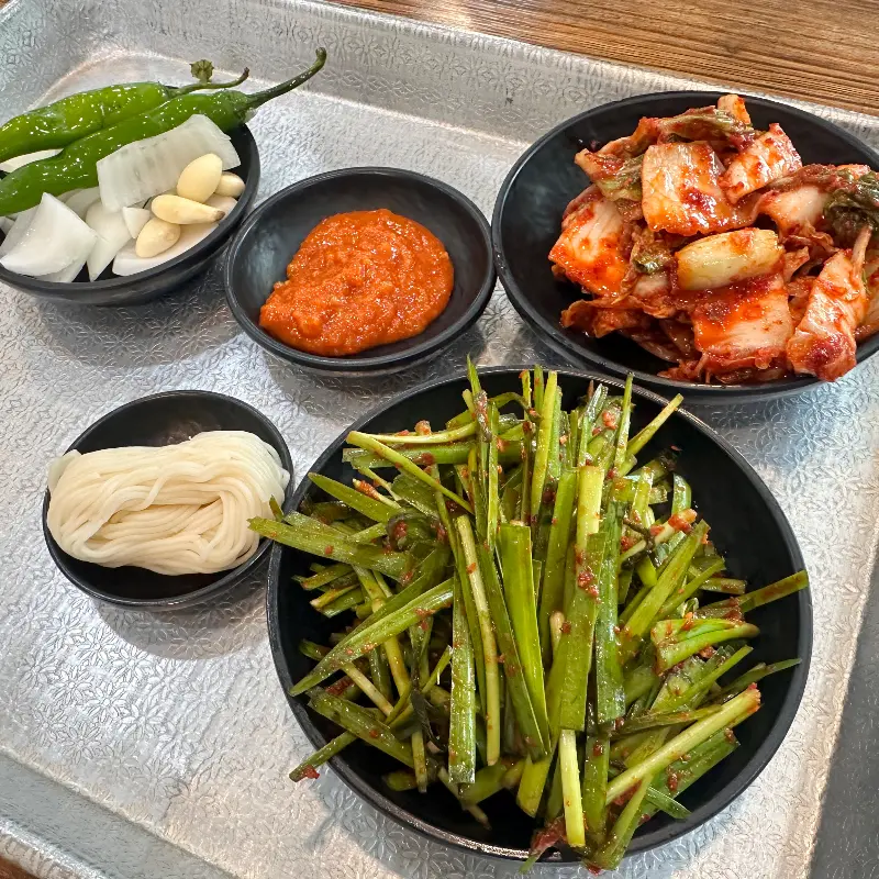 싱싱한 땡초와 양파, 마늘