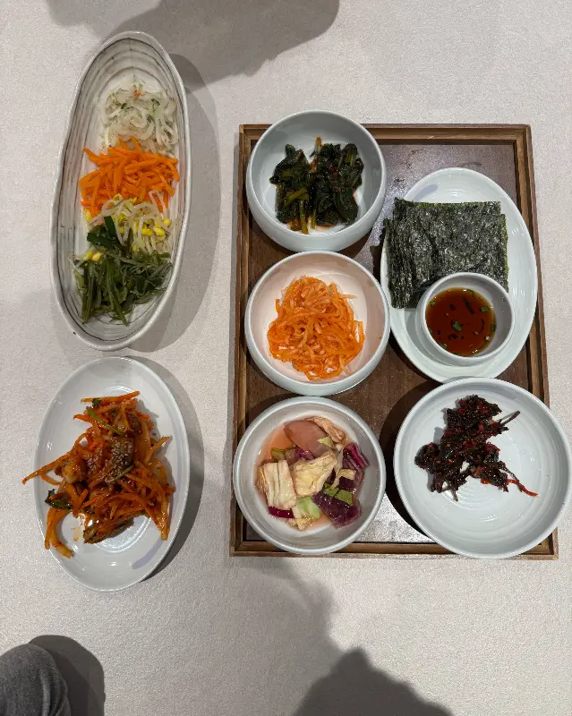 다채로운 색감과 신선함이 돋보이는 나물 반찬