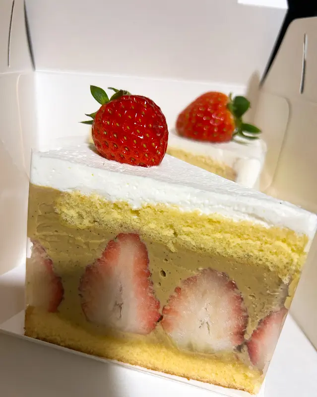 딸기가 듬뿍 올라간 딸기 케이크