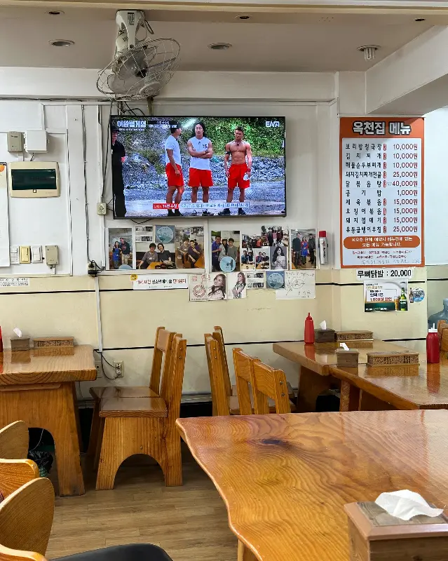 정겨운 분위기의 식당 내부