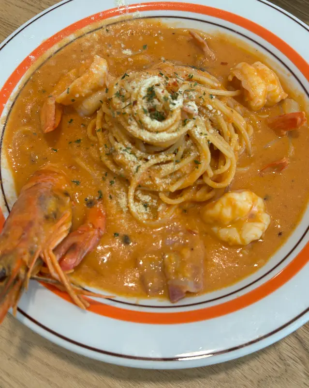 매콤한 소스와 새우의 조화가 일품인 로제 파스타