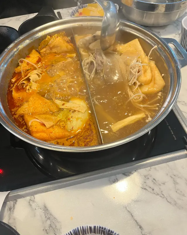 반반 육수의 다채로운 비주얼