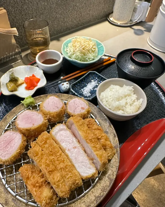 다양한 곁들임과 함께 즐기는 히레카츠