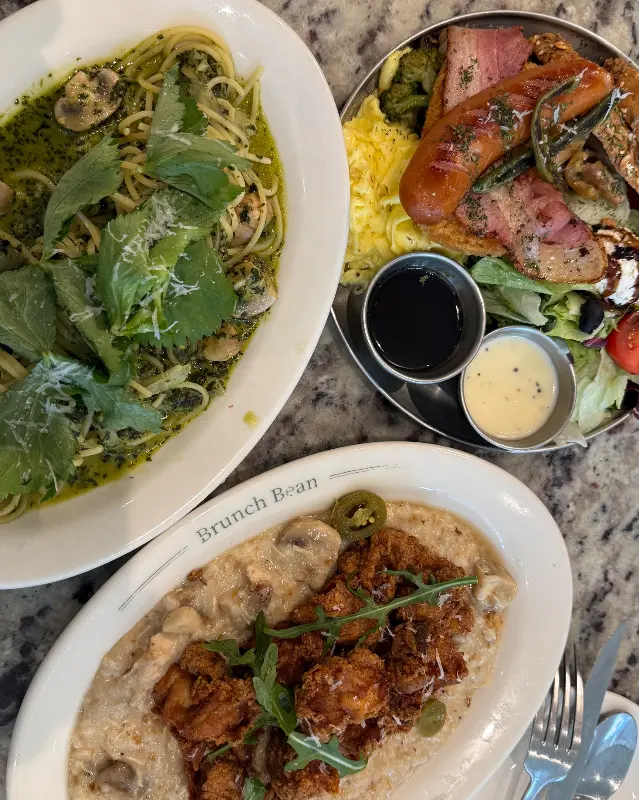 따뜻한 분위기의 브런치빈 내부