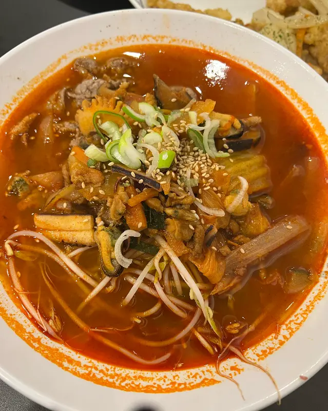차돌 짬뽕의 푸짐한 모습