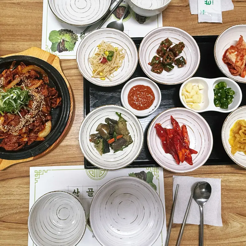 정갈한 밑반찬 한 상