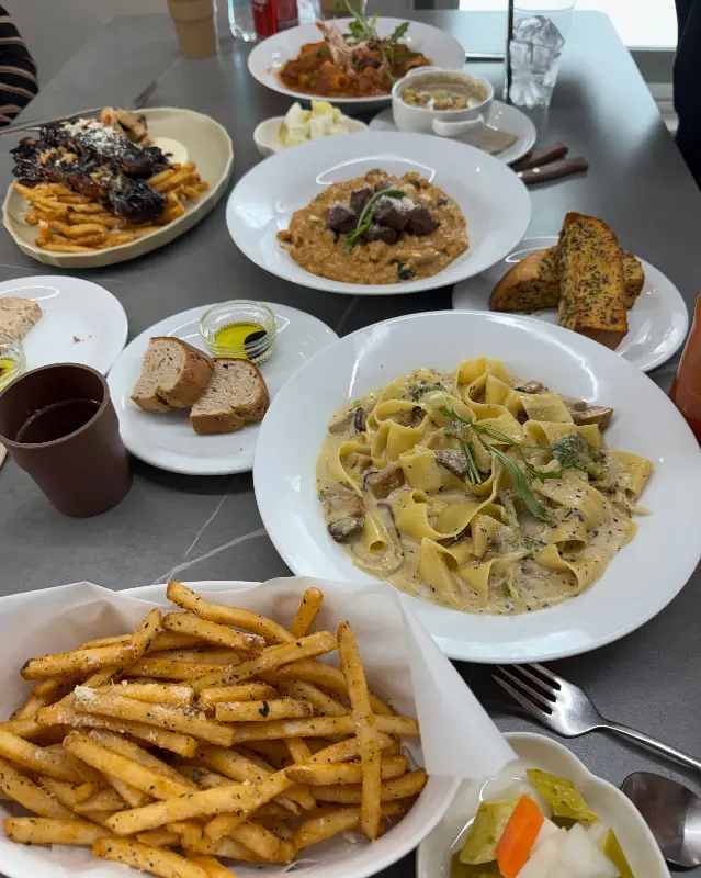 카페 내부 인테리어