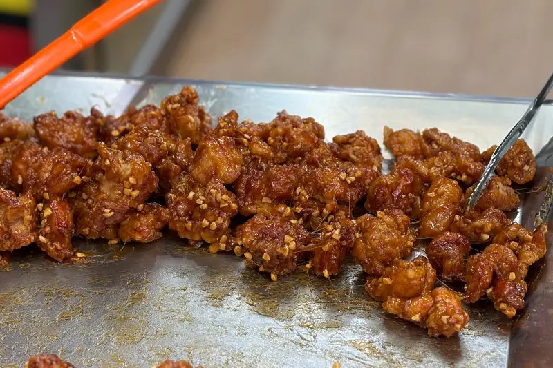 갓 만든 닭강정