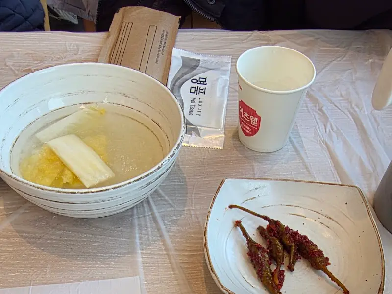 깔끔한 테이블 세팅