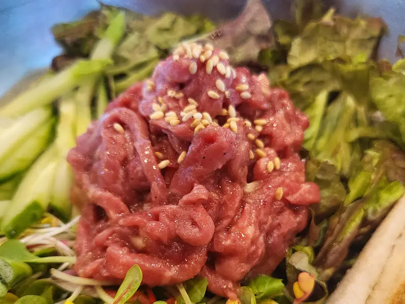 육회비빔밥 근접샷