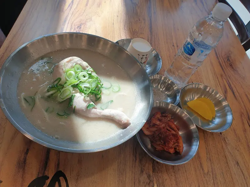 닭칼국수와 김치