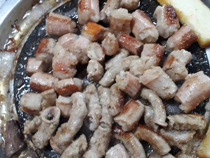 불판 가득 곱창