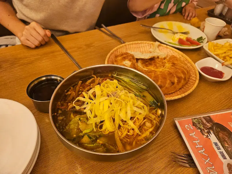 국수가 담긴 그릇