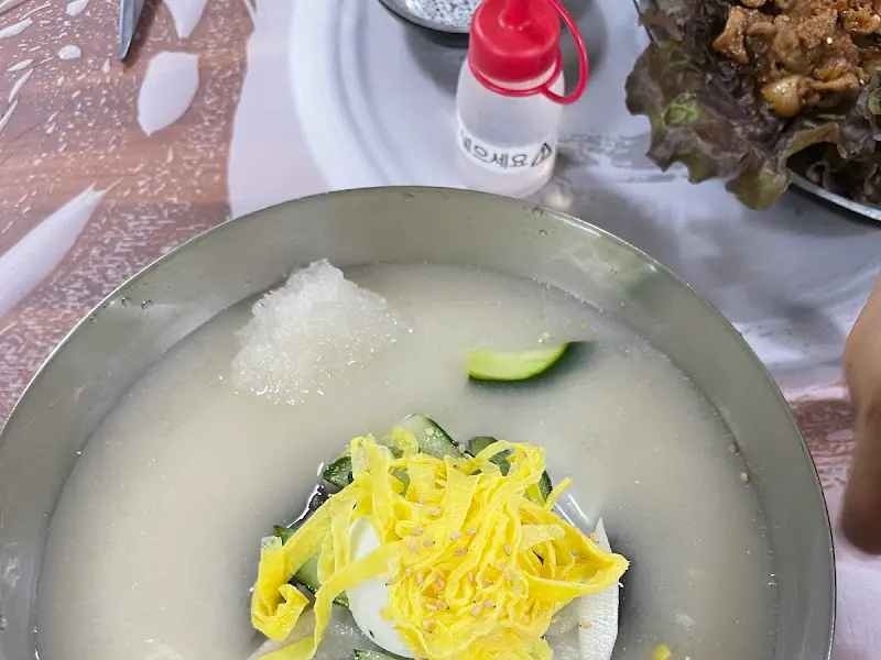 시원한 사골 육수 물냉면