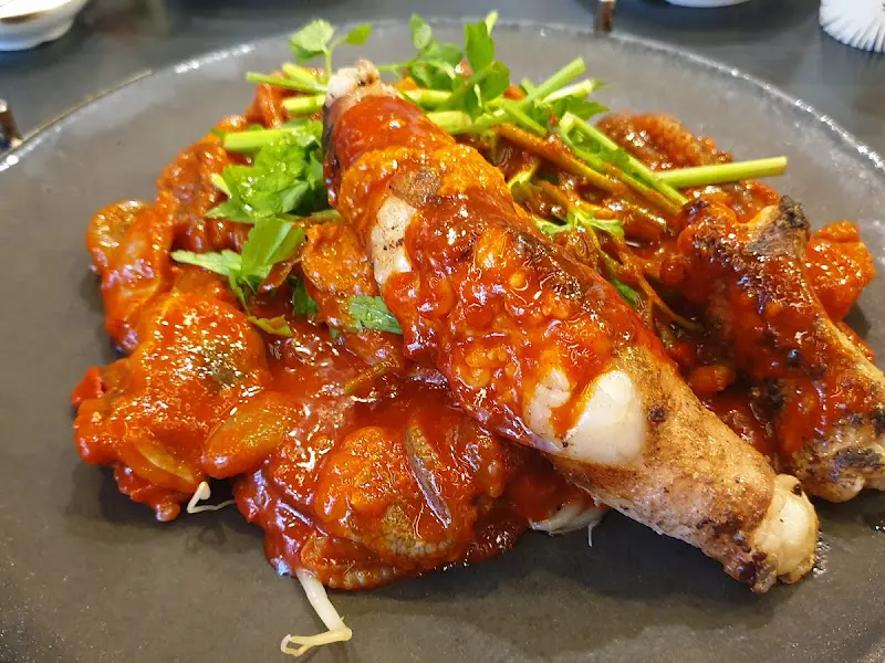 매콤한 양념에 버무려진 쭈꾸미