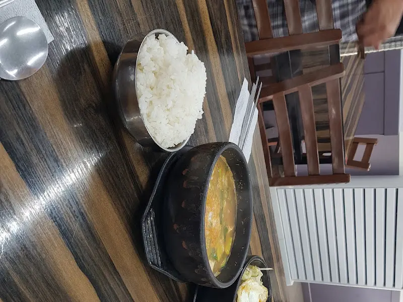 따뜻한 밥 한 공기는 지친 하루를 위로해준다.