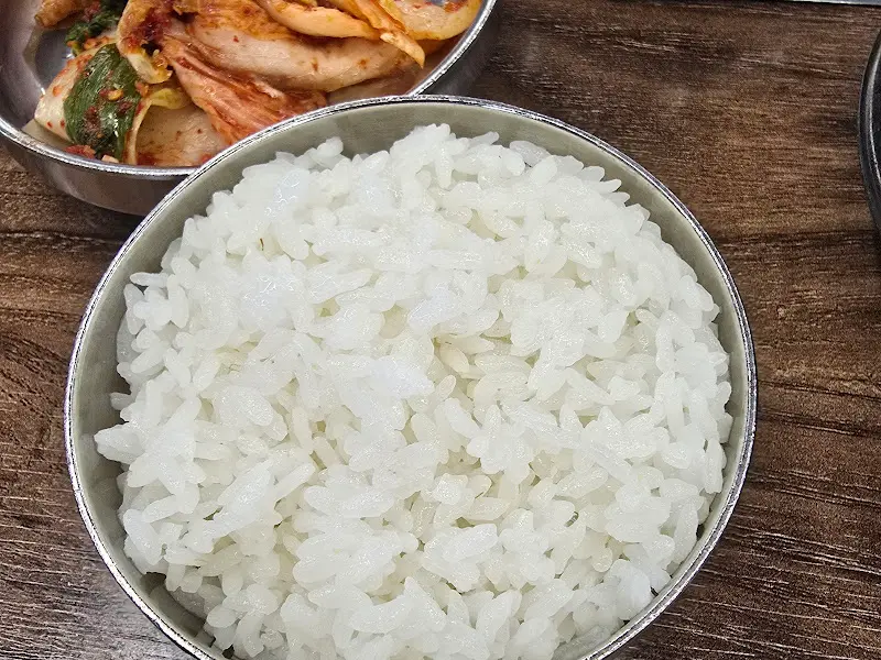 윤기가 흐르는 밥 한 공기
