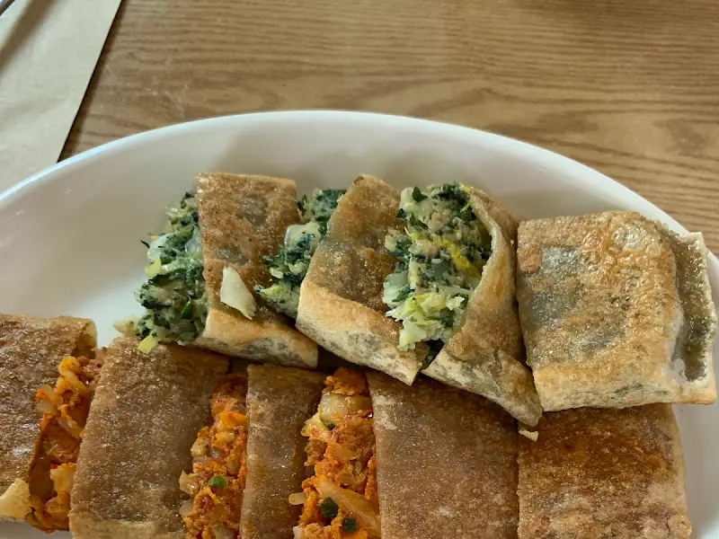 노릇하게 구워진 메밀전병