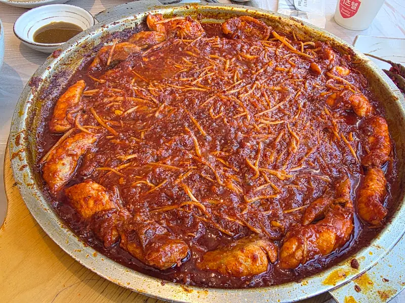 매콤한 양념이 일품인 복불고기