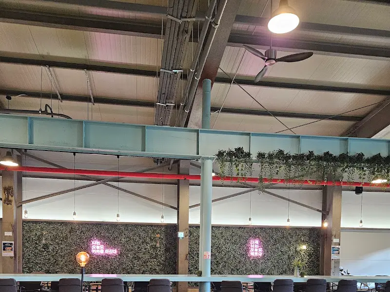 카페 내부 천장