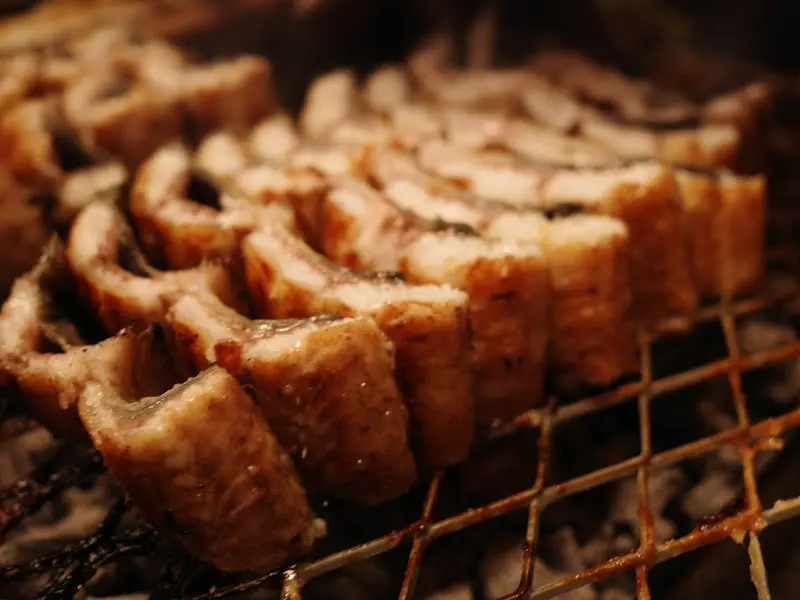 먹기 좋게 잘린 장어구이