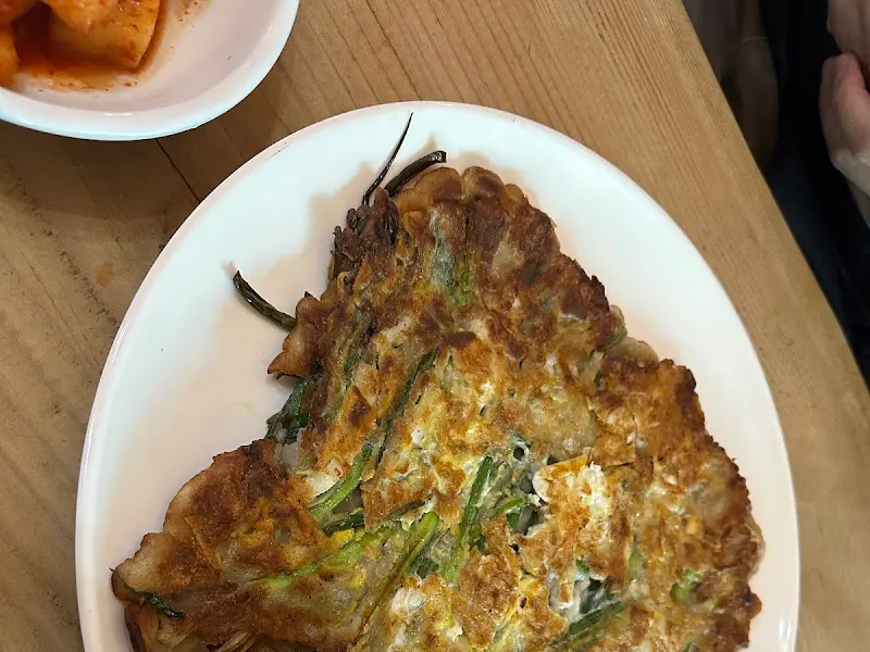 메밀 파전과 깍두기