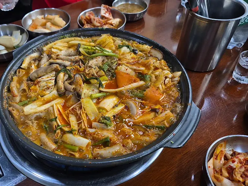 푸짐한 곱창전골 한 상 차림