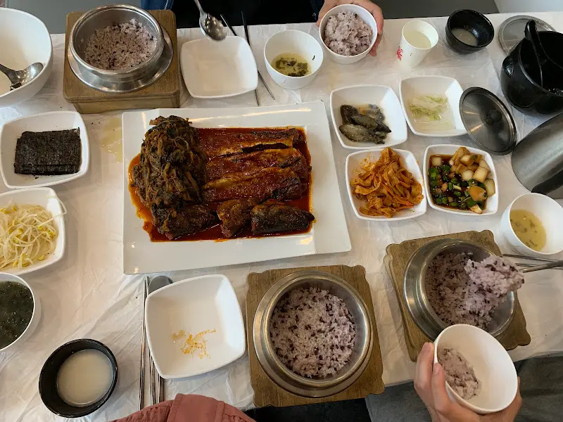 푸짐하게 차려진 한 상