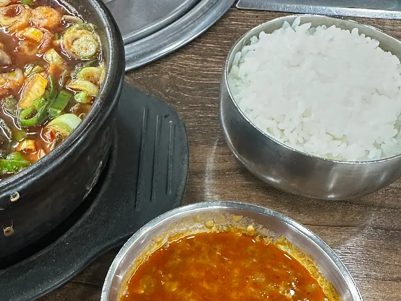 내장탕과 밥, 소스의 조화