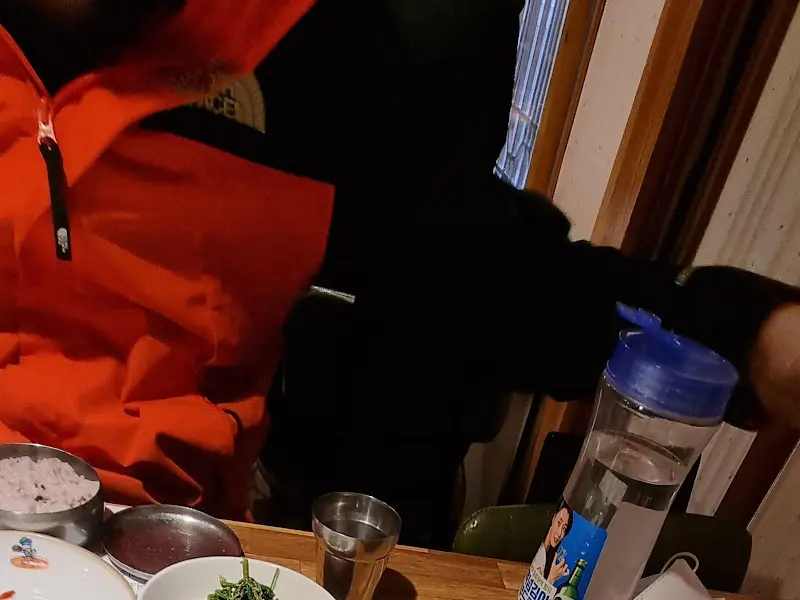 식사 중인 손님