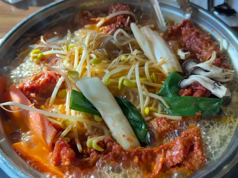 보글보글 끓고 있는 물갈비