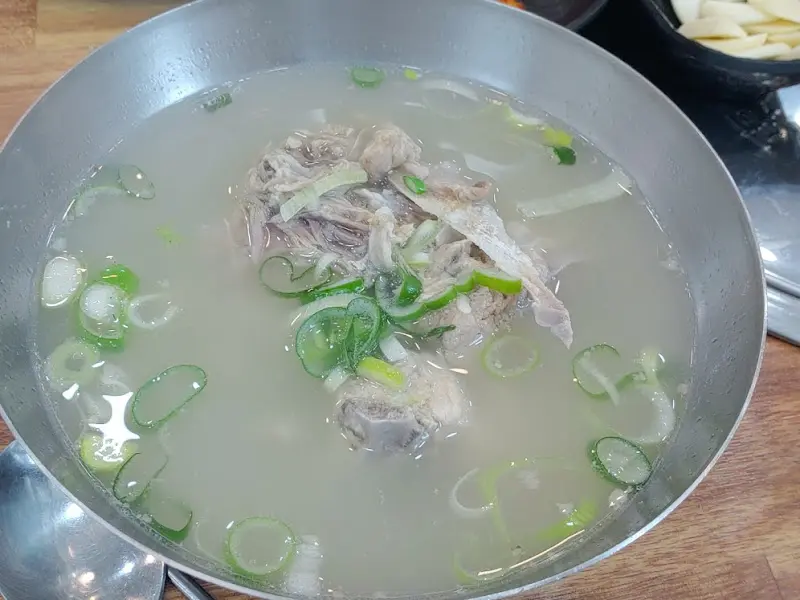 시원한 뼈다귀 국물