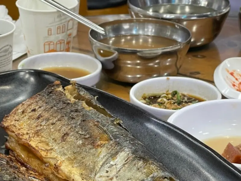 고등어구이와 밑반찬