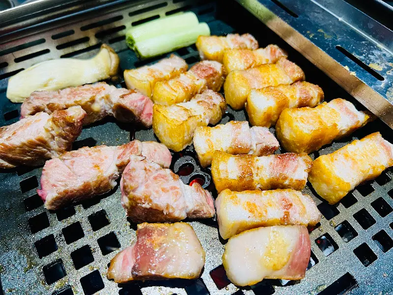 잘 구워진 돼지고기