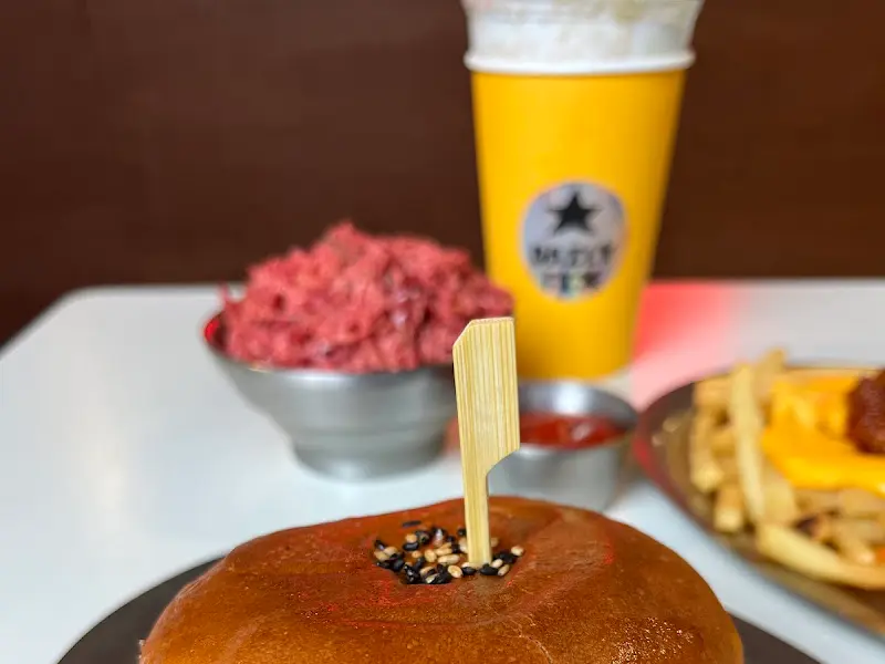 칠리 치즈 프라이와 코울슬로, 음료