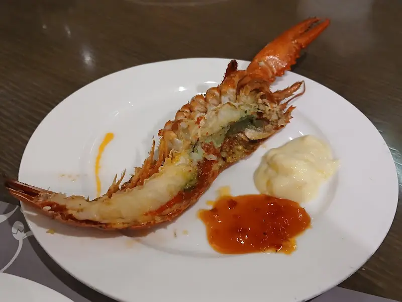 랍스터 찜 반 마리