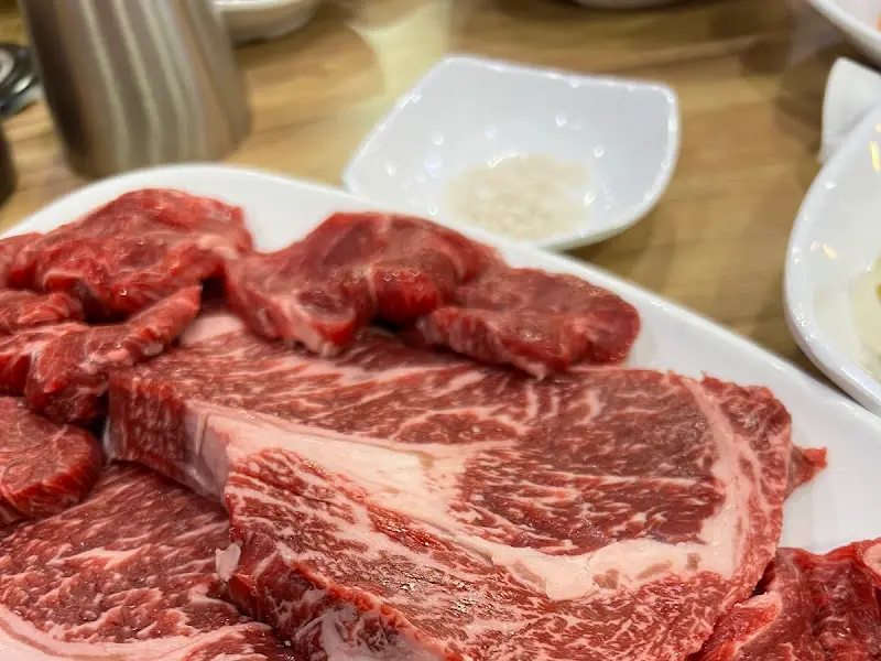 마블링이 선명한 등심