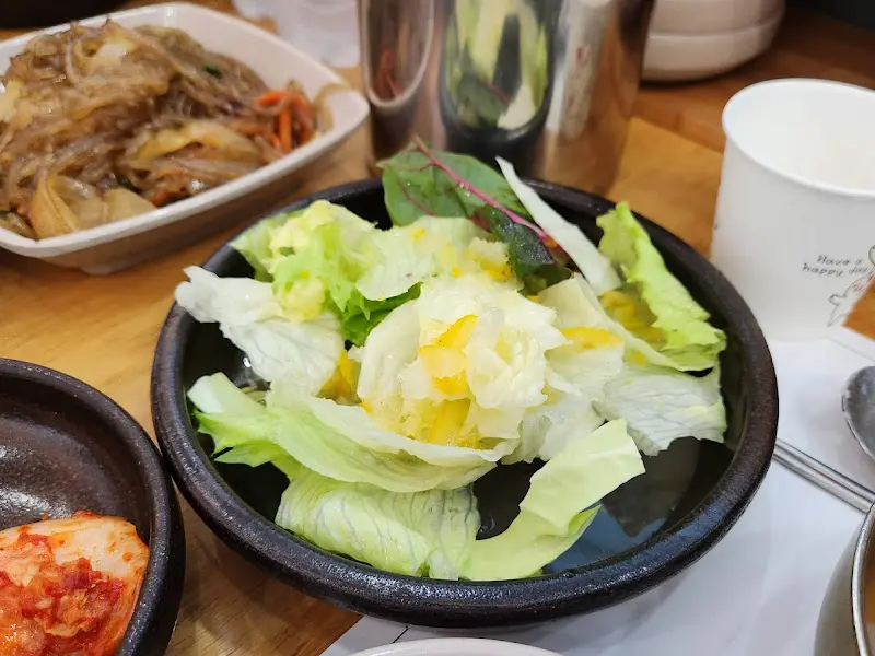 셀프바에서 즐기는 다양한 밑반찬