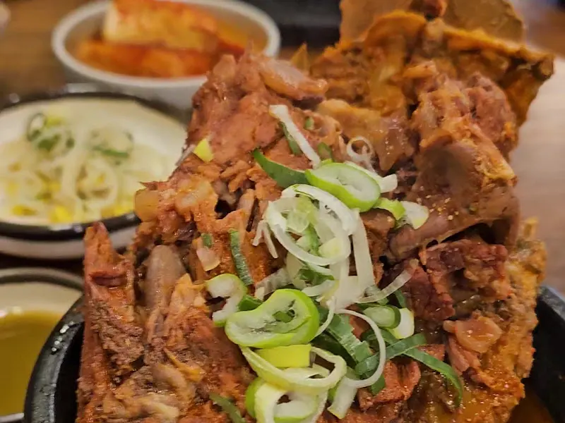 압도적인 비주얼의 왕뼈해장국